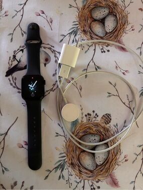 Black Apple Watch SE Smartwatch (GPS + Cellular) & Magnetic Charger - 40mm